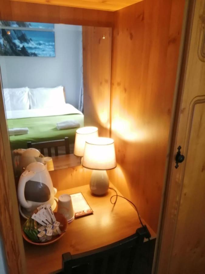 An File Economy Rooms Westport Kültér fotó